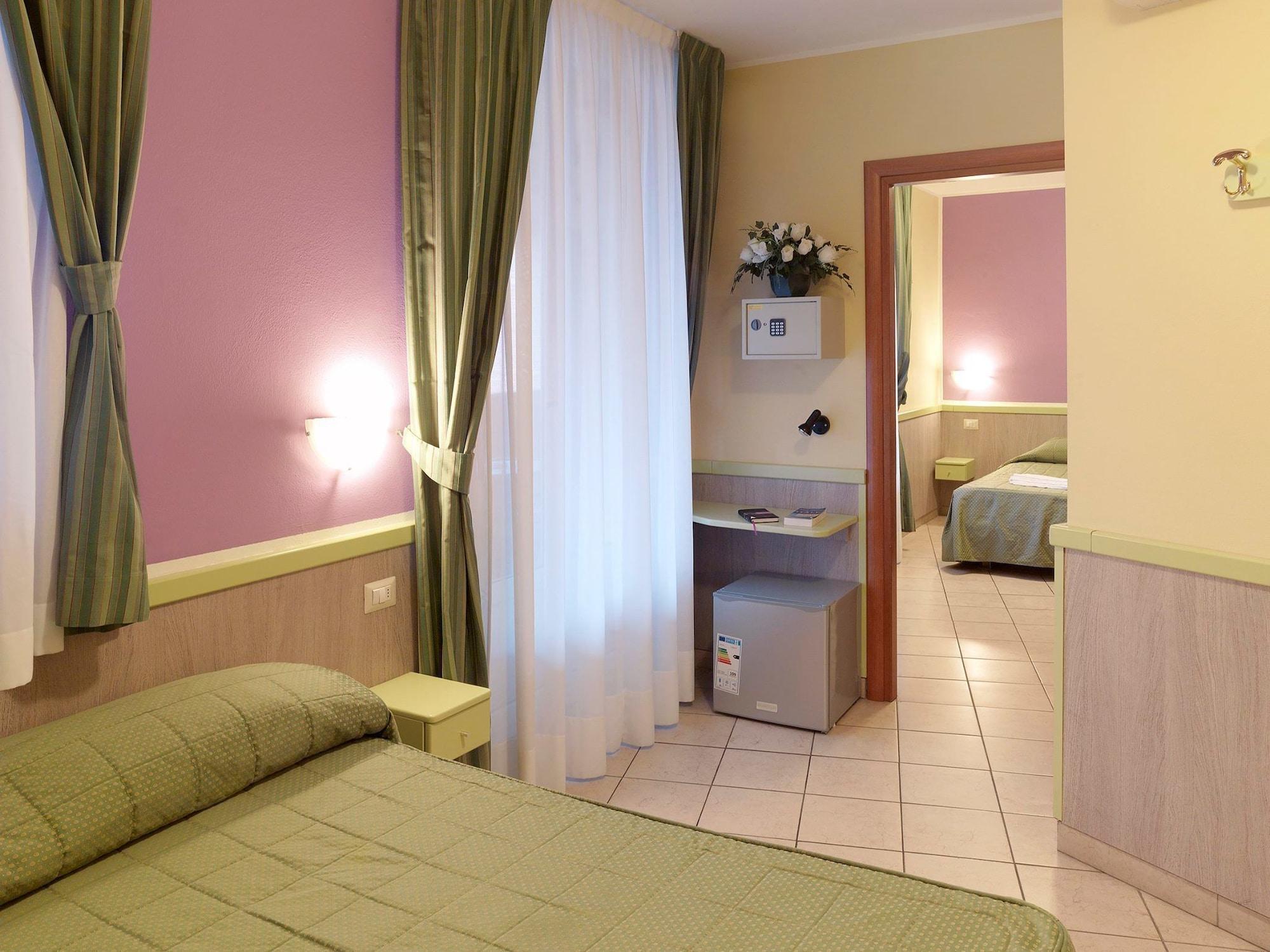 Hotel Arco Romana 3*